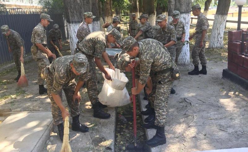 #БіргеТазаҚазақстан: Акцияға әскерилер де атсалысып жатыр