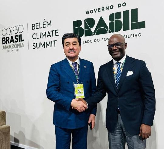 На полях Саммита мировых лидеров Министр экологии и природных ресурсов РК Ерлан Нысанбаев провел двустороннюю встречу с Исполнительным директором Фонда по реагированию на потери и ущербы Ибрагимой Шейх Дионгом На полях Саммита мировых лидеров Министр экологии и природных ресурсов РК Ерлан Нысанбаев провел двустороннюю встречу с Исполнительным директором Фонда по реагированию на потери и ущербы Ибрагимой Шейх Дионгом