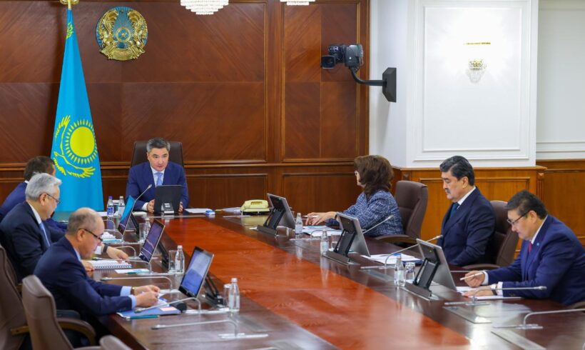 Олжас Бектенов Президенттің «Таза Қазақстан» бастамасын жүзеге асыру бойынша отырыс өткізді