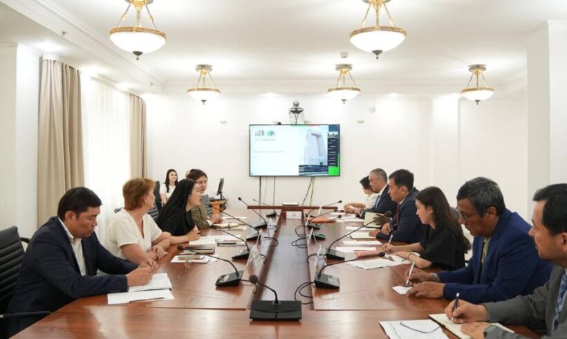 Встреча между представителями Министерства экологии и природных ресурсов и Исламским банком развития