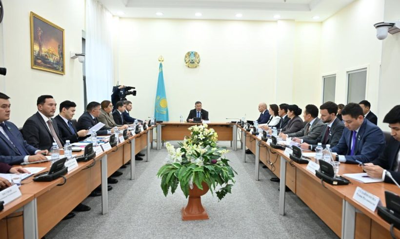 Қазақстан Республикасы Құрылтайының Аграрлық мәселелер, экология және табиғи ресурстар комитеті мүшелерімен кездесу